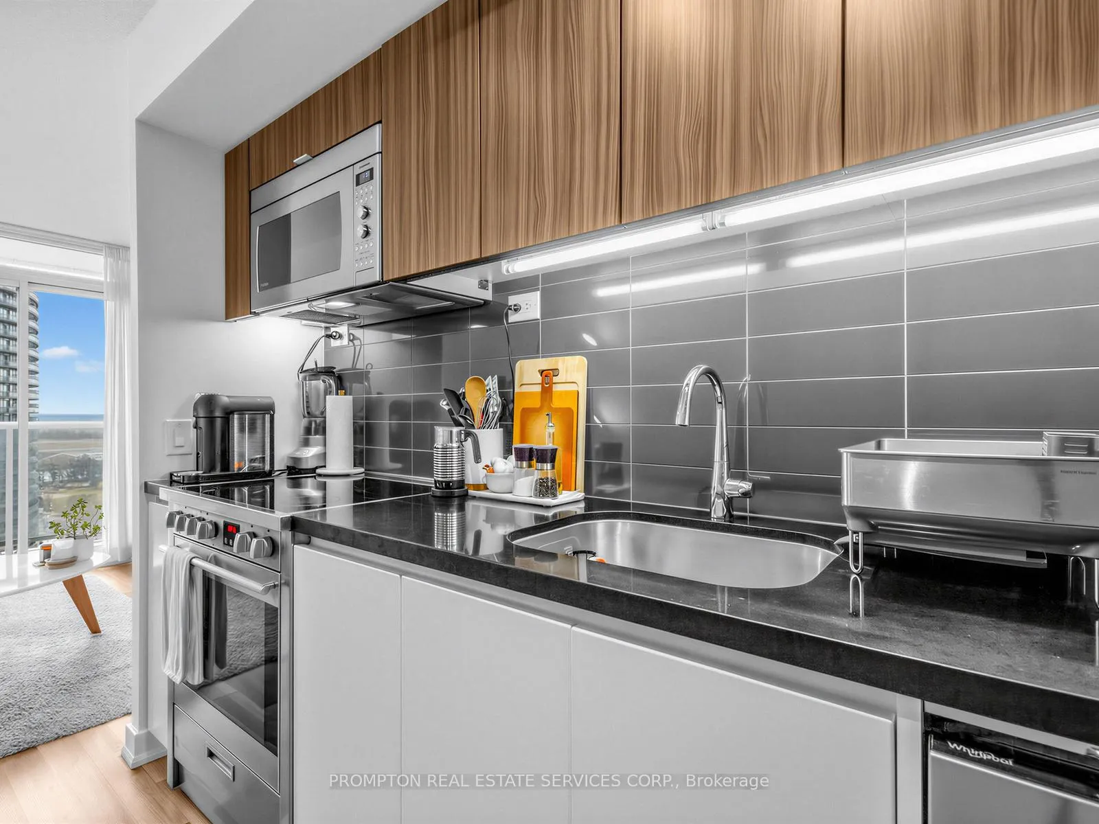 Photo 4 of Unit 2102, 85 Queens Wharf Road, Toronto, Waterfront Communities — HOMEH