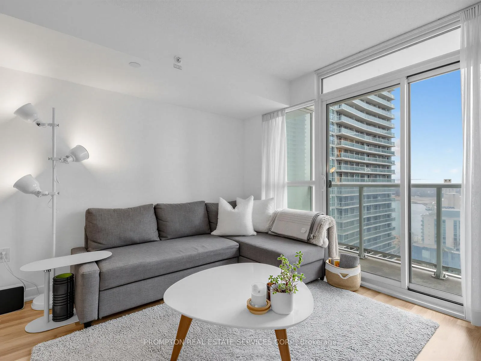 Photo 5 of Unit 2102, 85 Queens Wharf Road, Toronto, Waterfront Communities — HOMEH