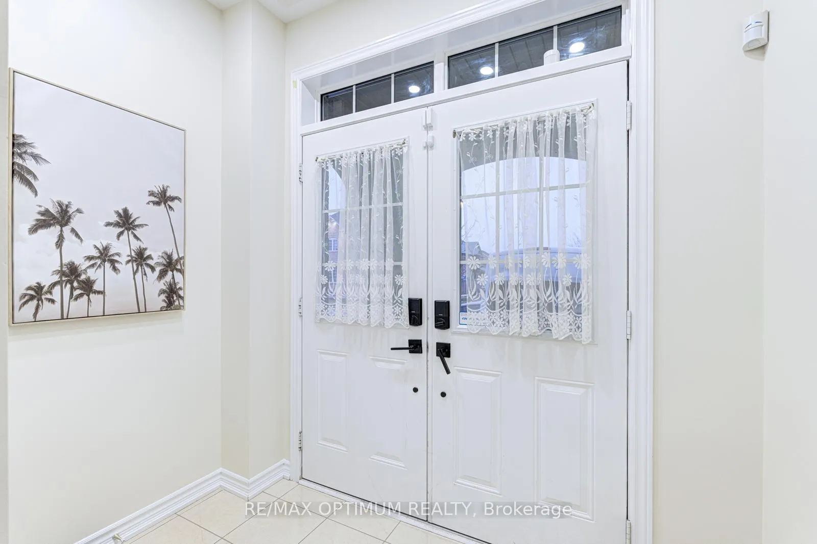 Photo 4 of 24 Walbrook Road, Brampton, Credit Valley — HOMEH