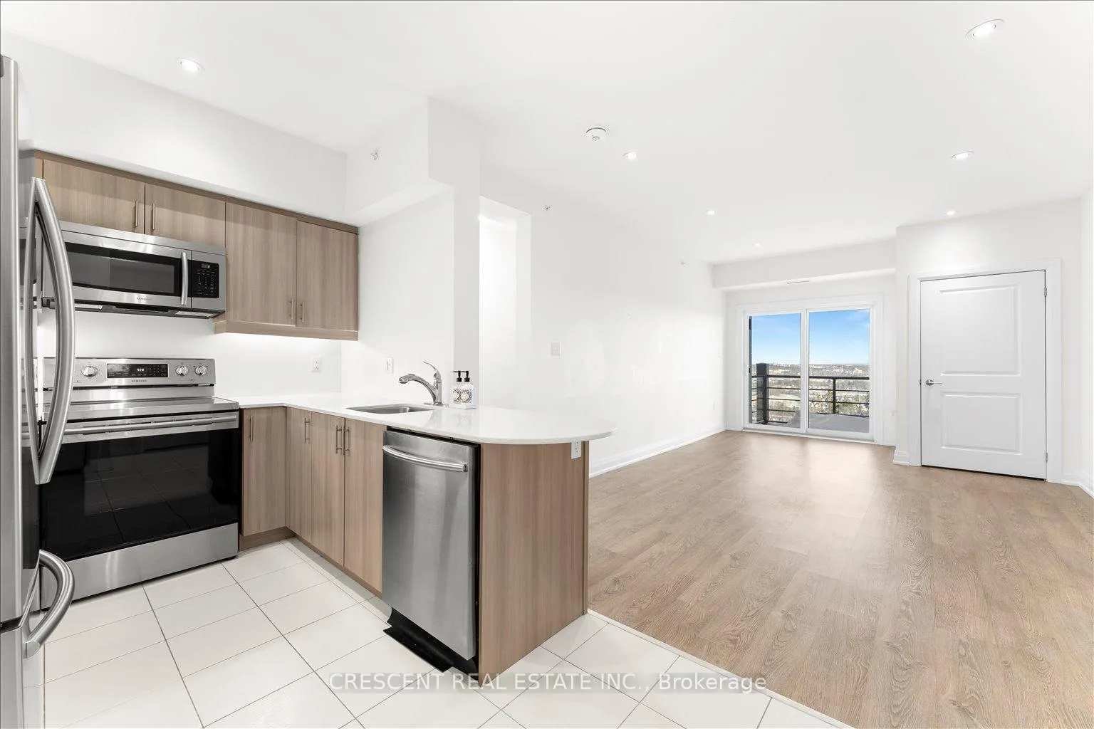 Front of Unit 604, 300 Essa Road
