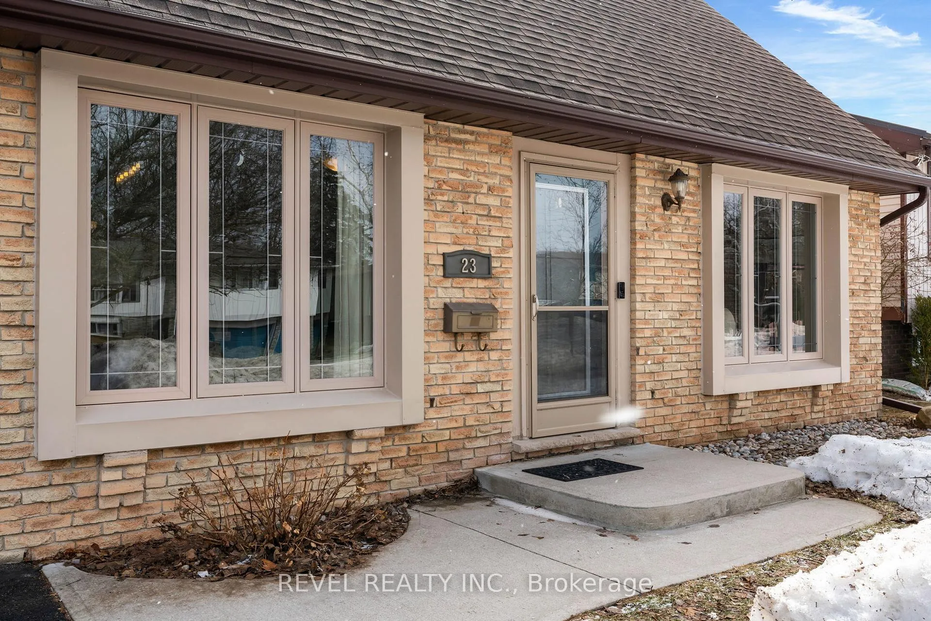 Photo 3 of 23 Oren Boulevard, Barrie, Sunnidale — HOMEH