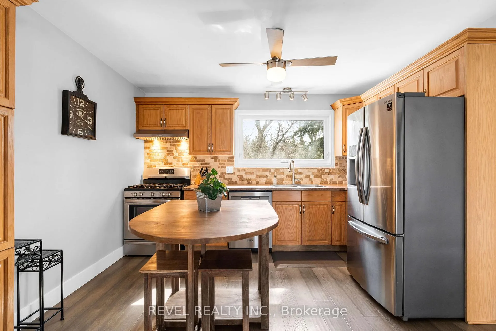Photo 8 of 23 Oren Boulevard, Barrie, Sunnidale — HOMEH