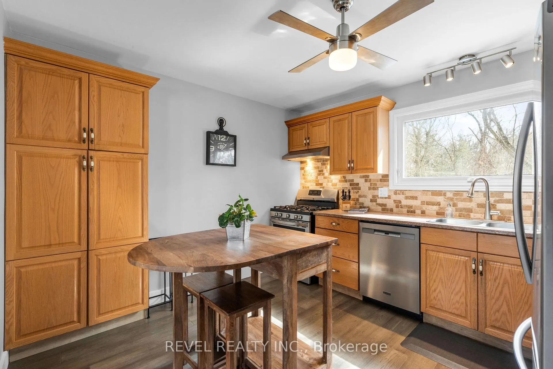 Photo 9 of 23 Oren Boulevard, Barrie, Sunnidale — HOMEH