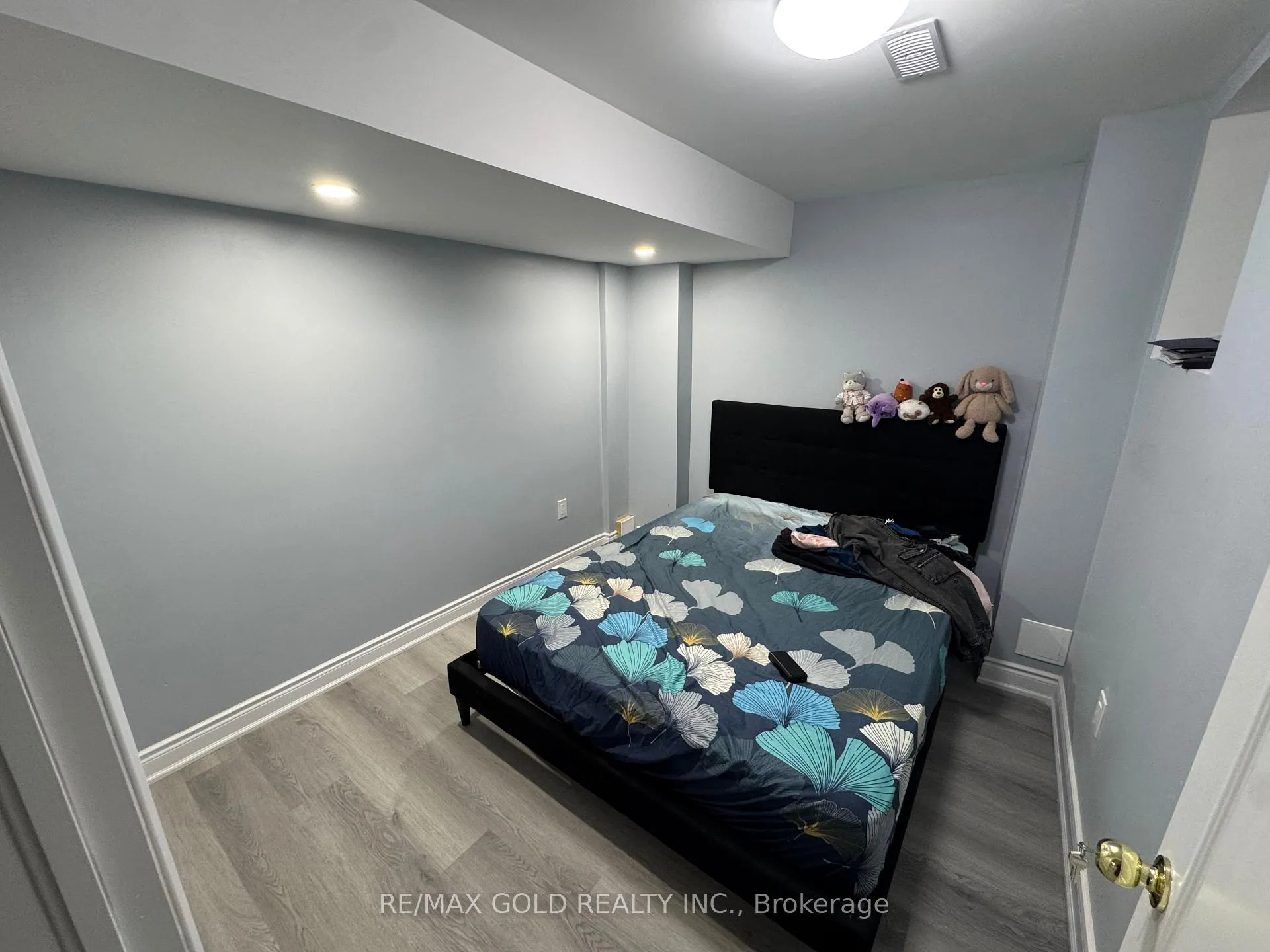 Photo 4 of 17 Capistro Street, Brampton, Fletcher's Meadow — HOMEH