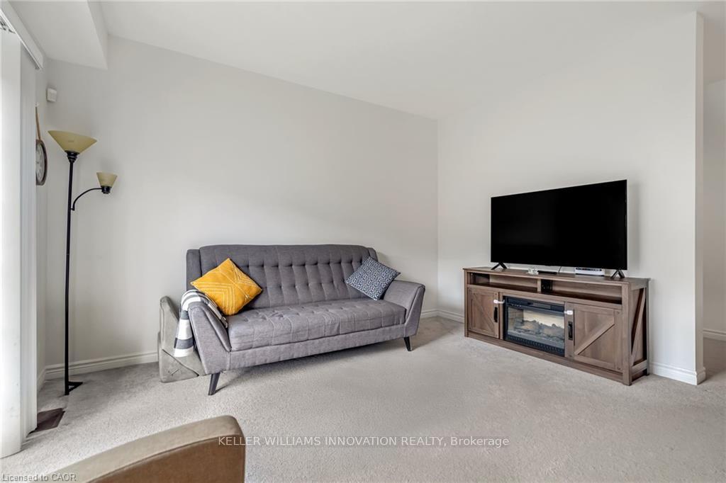 Photo 20 of 38 Dewberry Drive, Kitchener — HOMEH