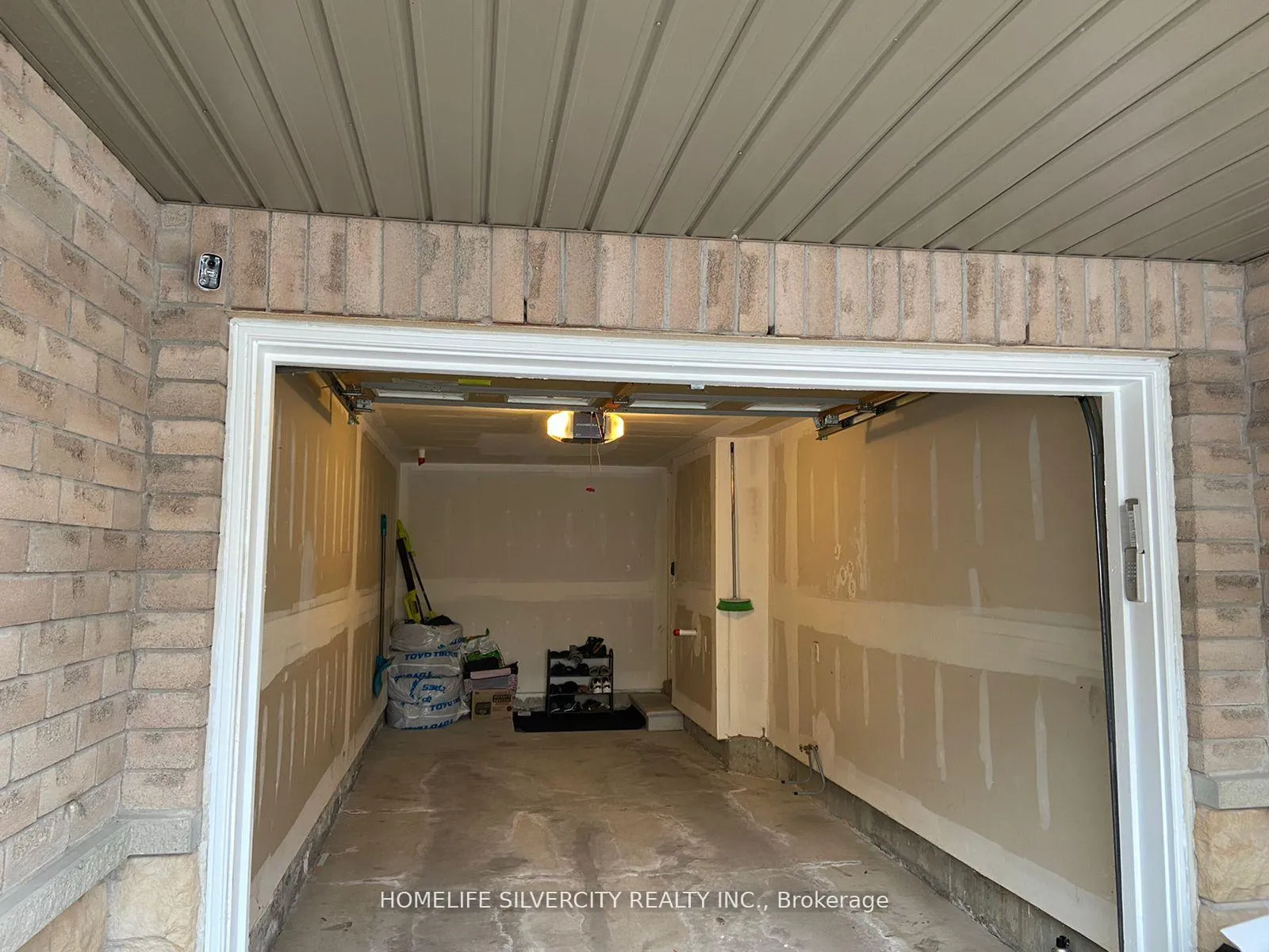 Photo 19 of 4 Burnsborough Street, Ajax, South West — HOMEH