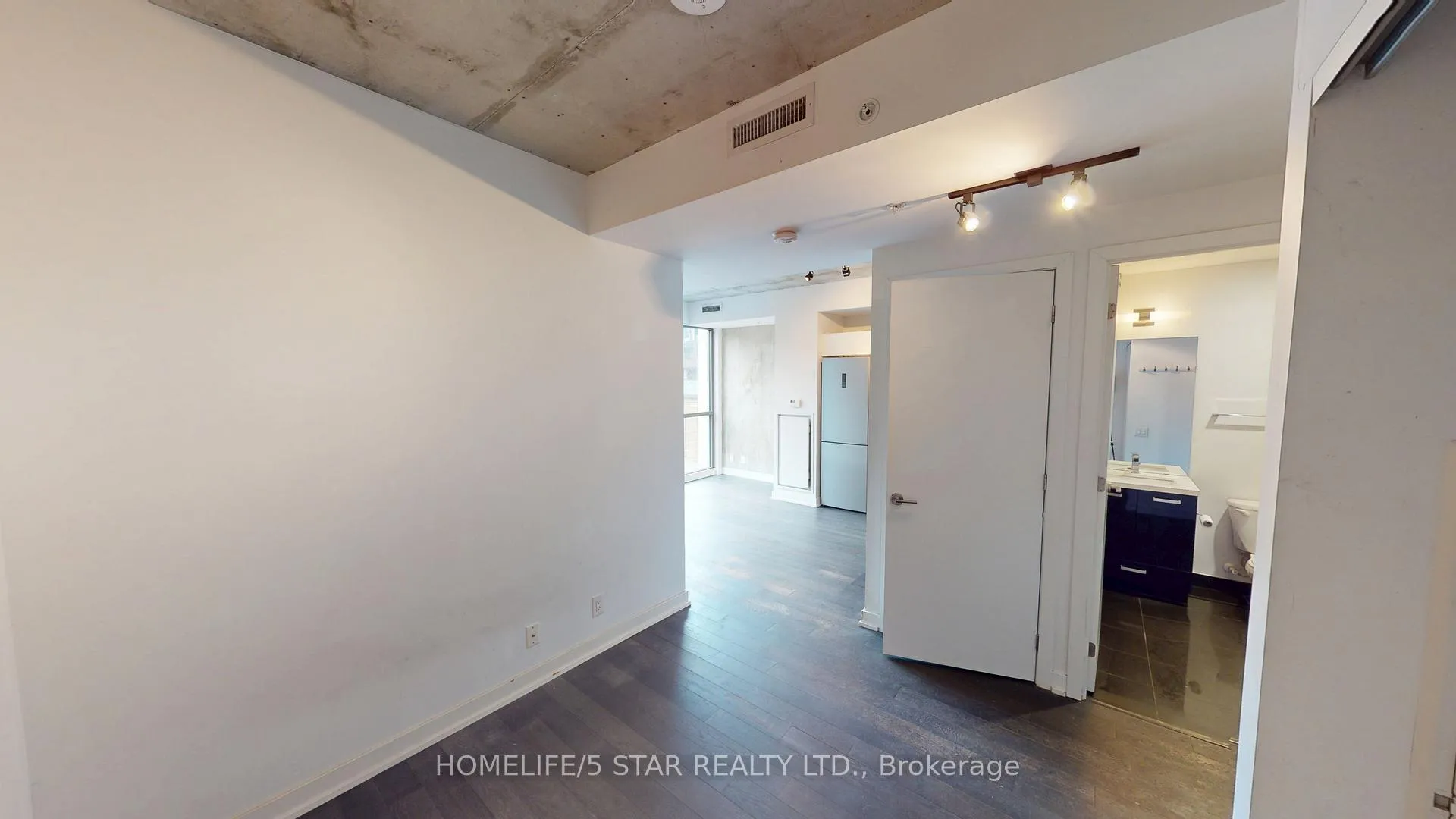 Photo 3 of Unit 525, 39 Brant Street, Toronto, Waterfront Communities — HOMEH