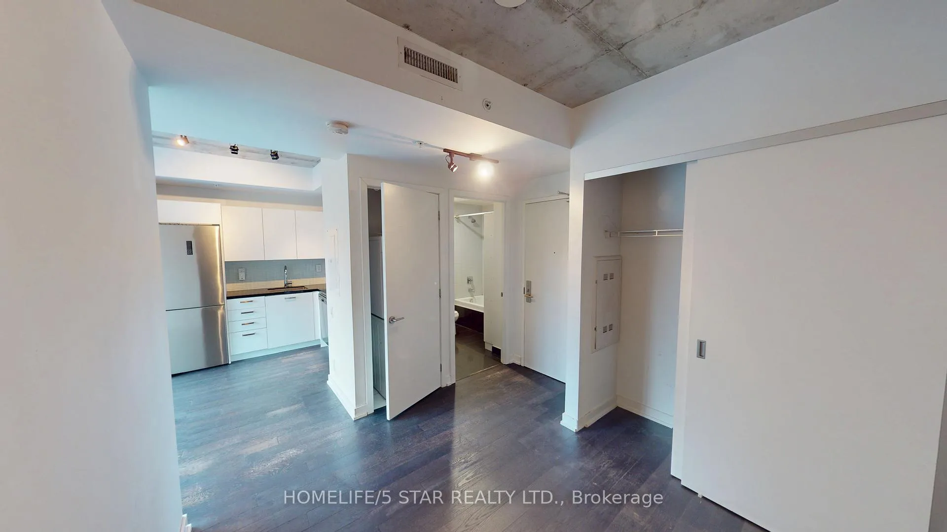 Photo 4 of Unit 525, 39 Brant Street, Toronto, Waterfront Communities — HOMEH