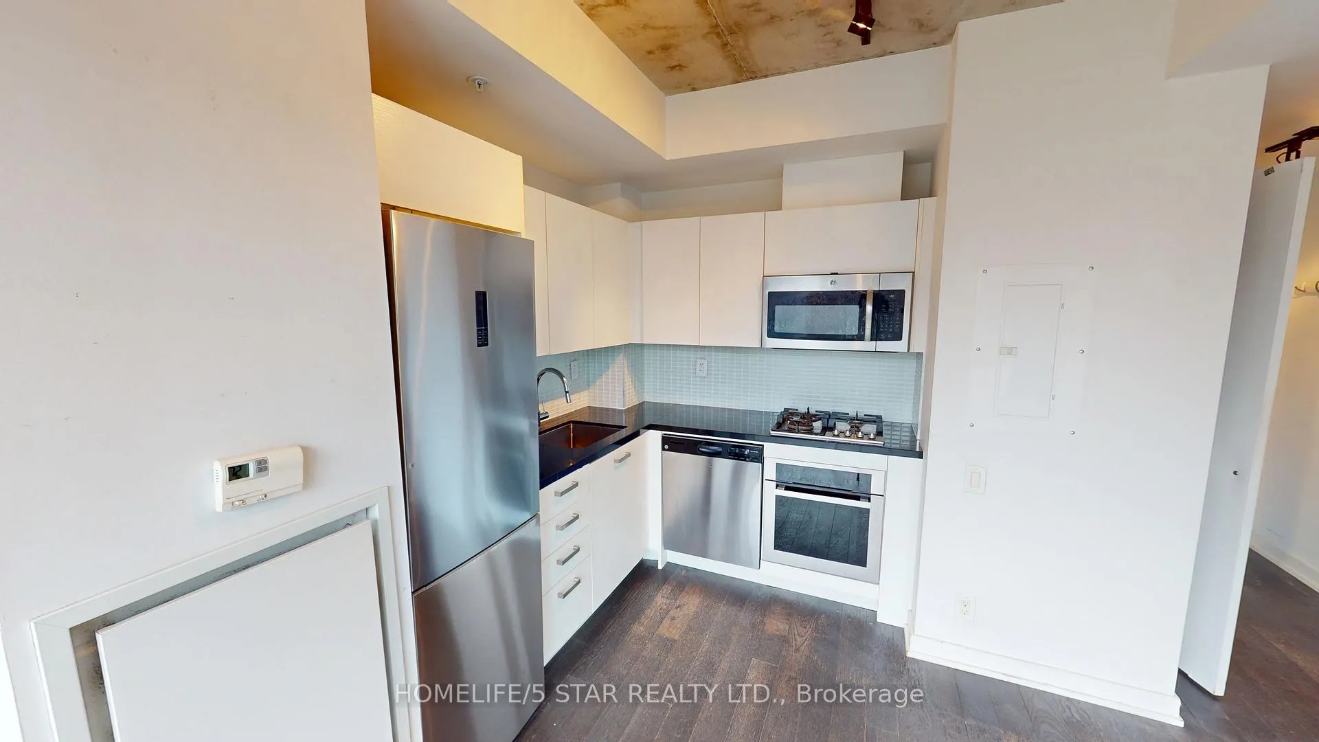 Photo 5 of Unit 525, 39 Brant Street, Toronto, Waterfront Communities — HOMEH
