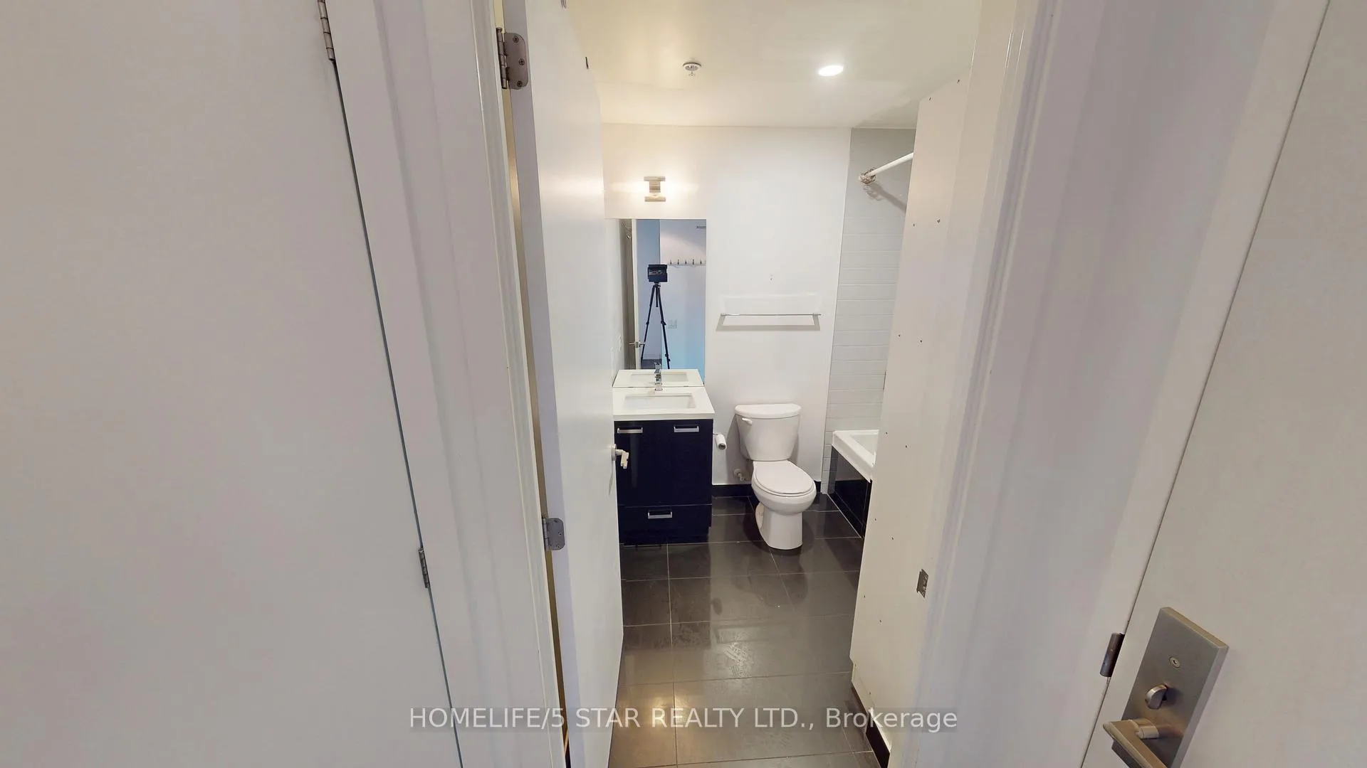 Photo 15 of Unit 525, 39 Brant Street, Toronto, Waterfront Communities — HOMEH