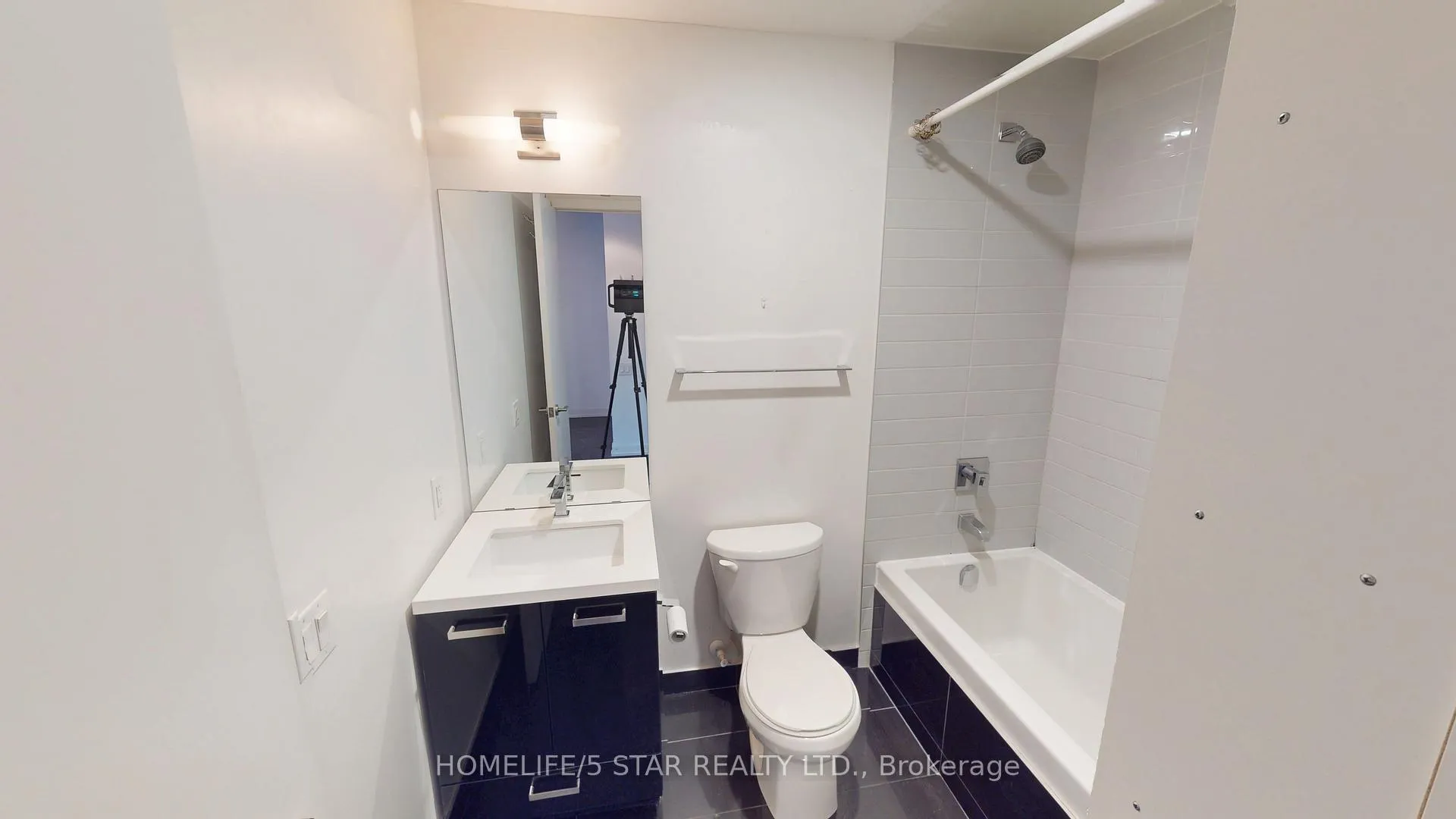 Photo 16 of Unit 525, 39 Brant Street, Toronto, Waterfront Communities — HOMEH