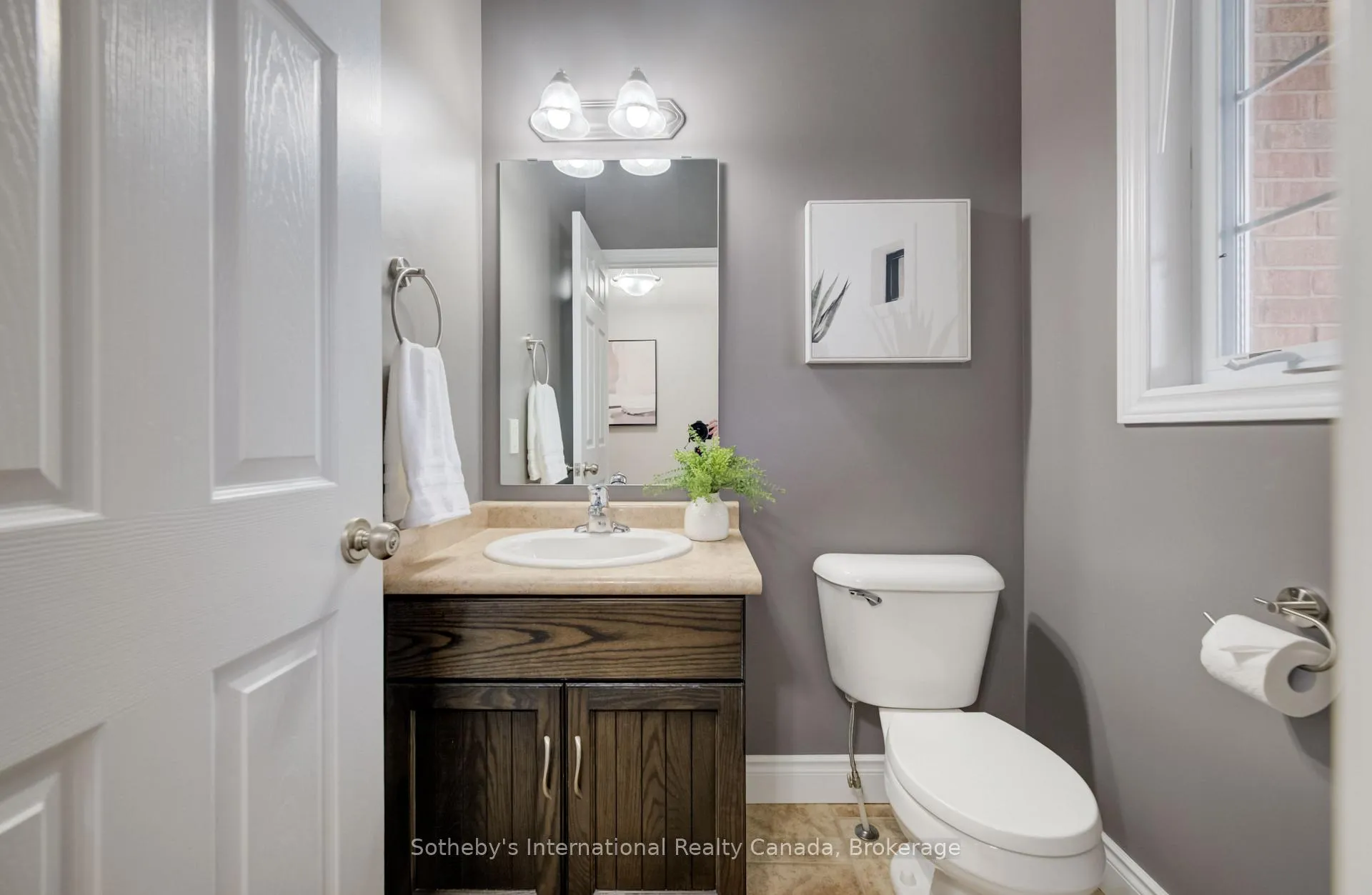 Photo 4 of 415 Westcroft Drive, Waterloo — HOMEH