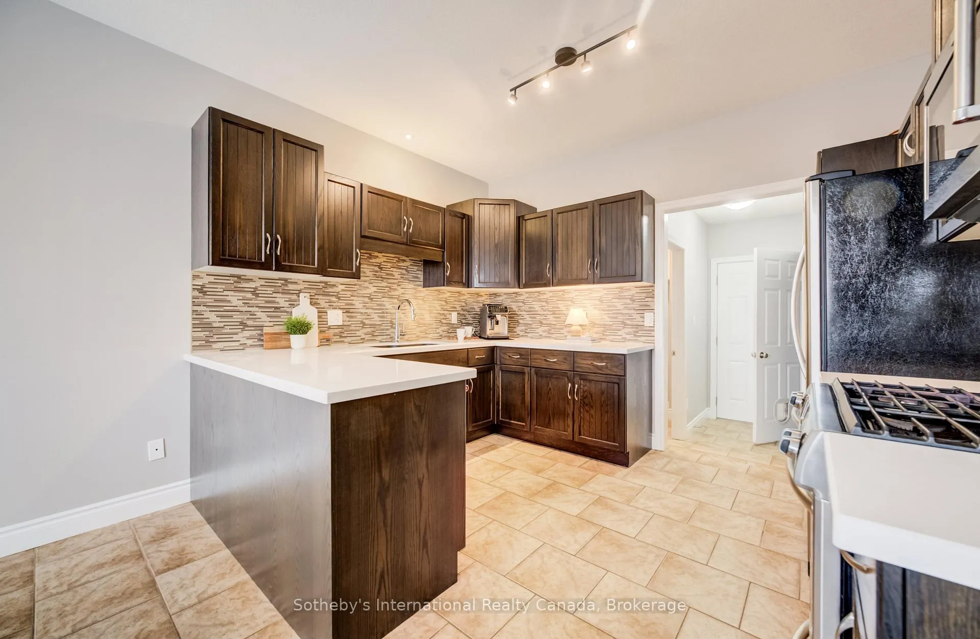 Photo 8 of 415 Westcroft Drive, Waterloo — HOMEH