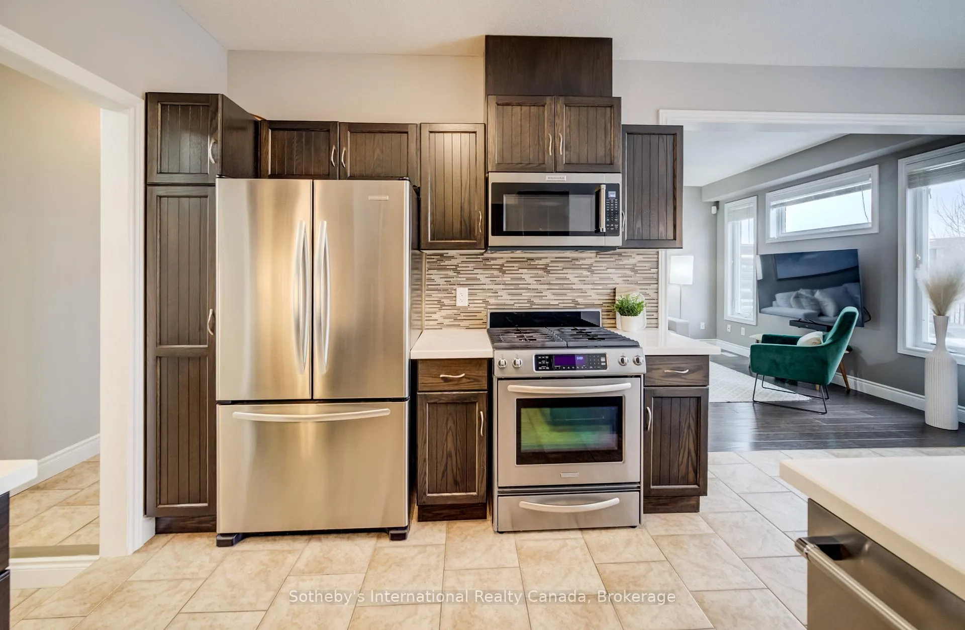 Photo 10 of 415 Westcroft Drive, Waterloo — HOMEH