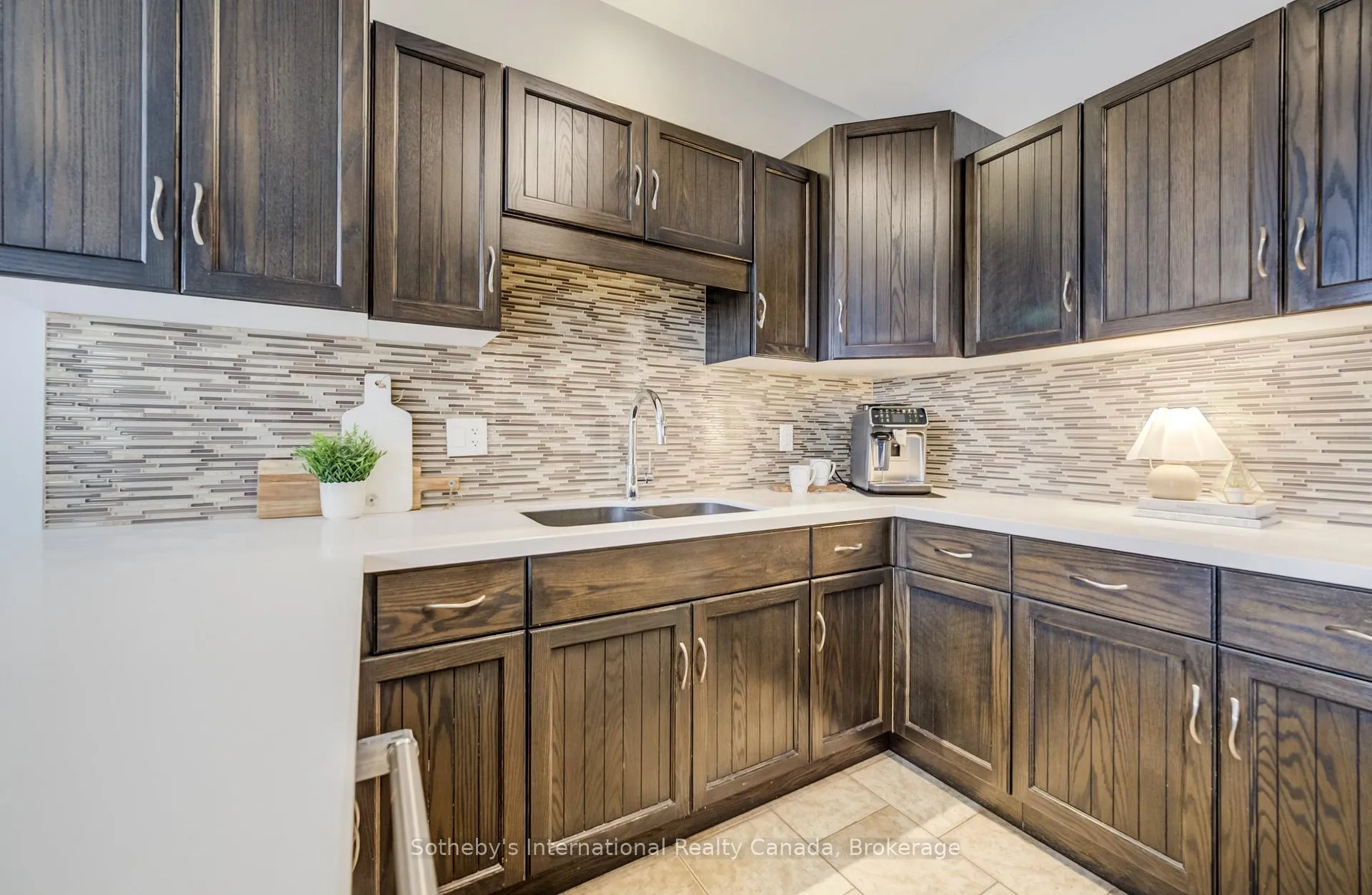 Photo 11 of 415 Westcroft Drive, Waterloo — HOMEH
