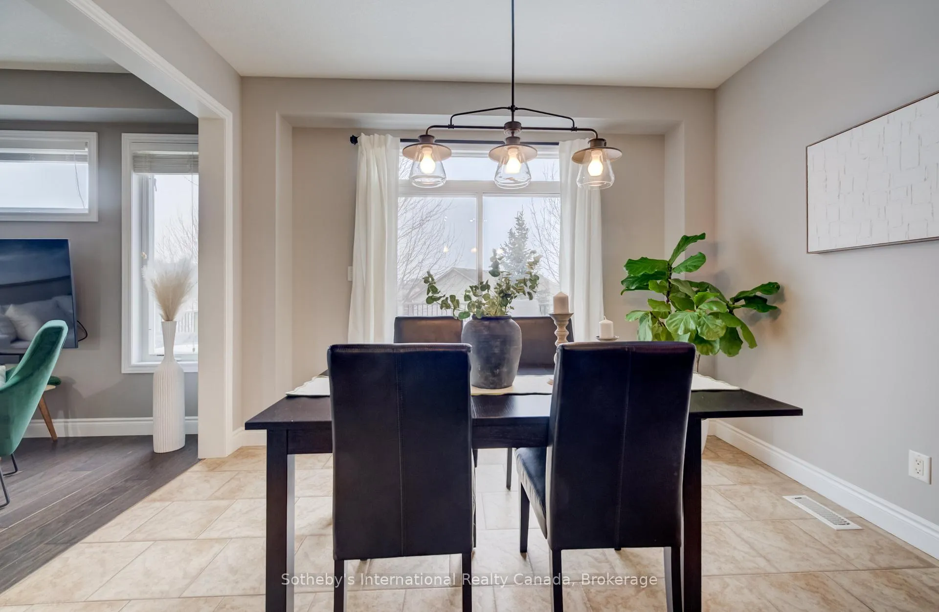 Photo 12 of 415 Westcroft Drive, Waterloo — HOMEH