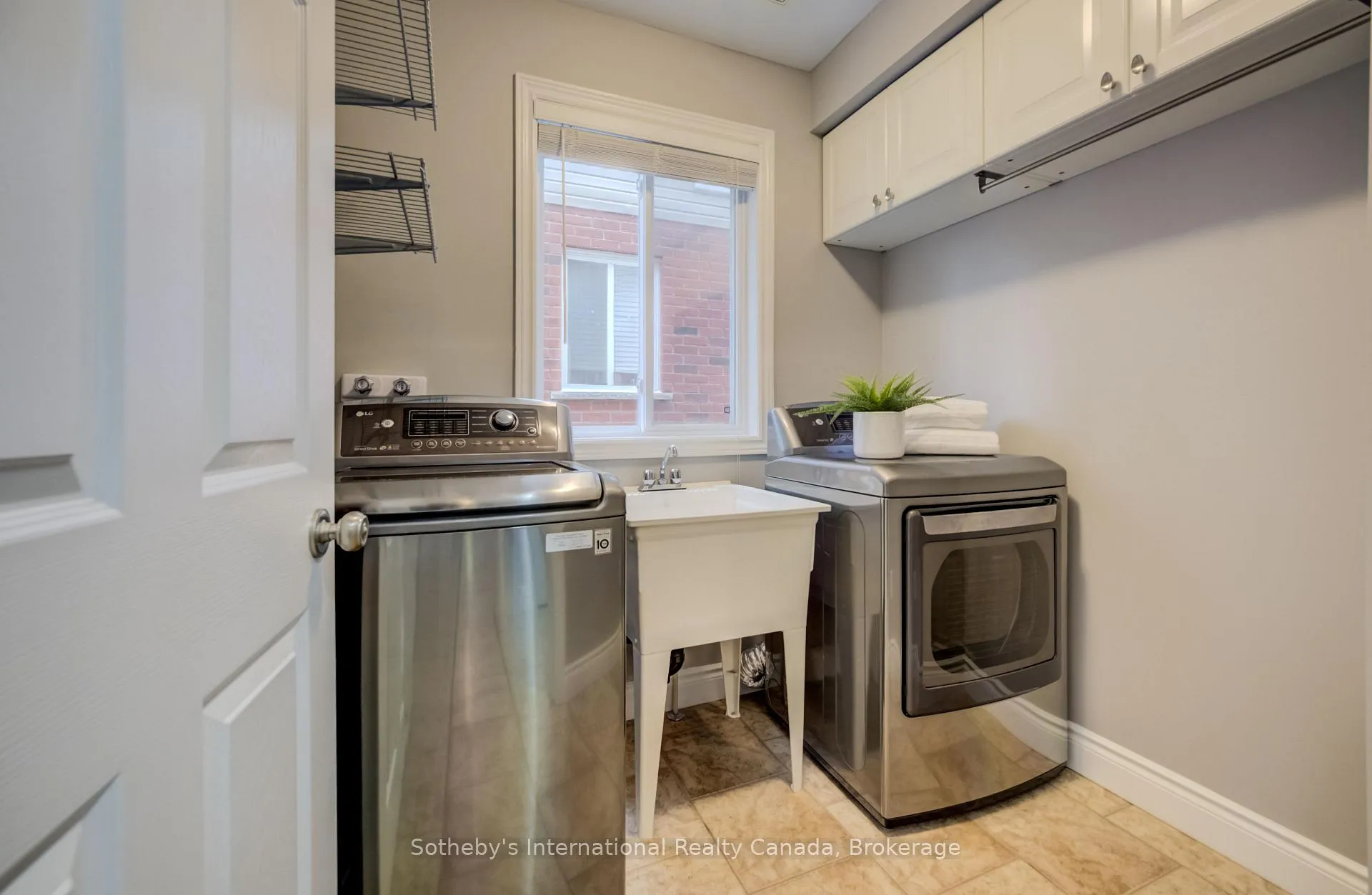 Photo 13 of 415 Westcroft Drive, Waterloo — HOMEH