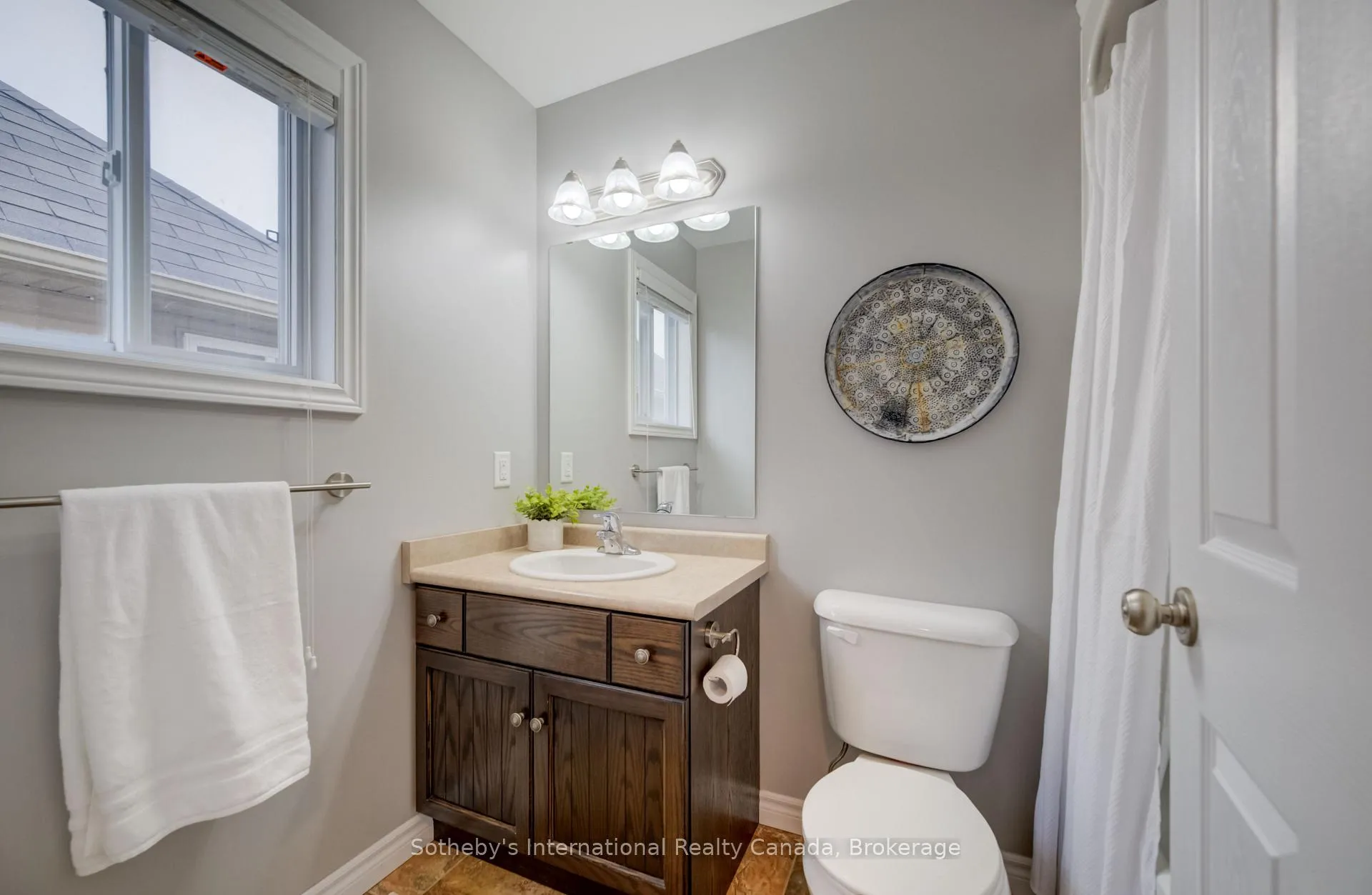 Photo 22 of 415 Westcroft Drive, Waterloo — HOMEH