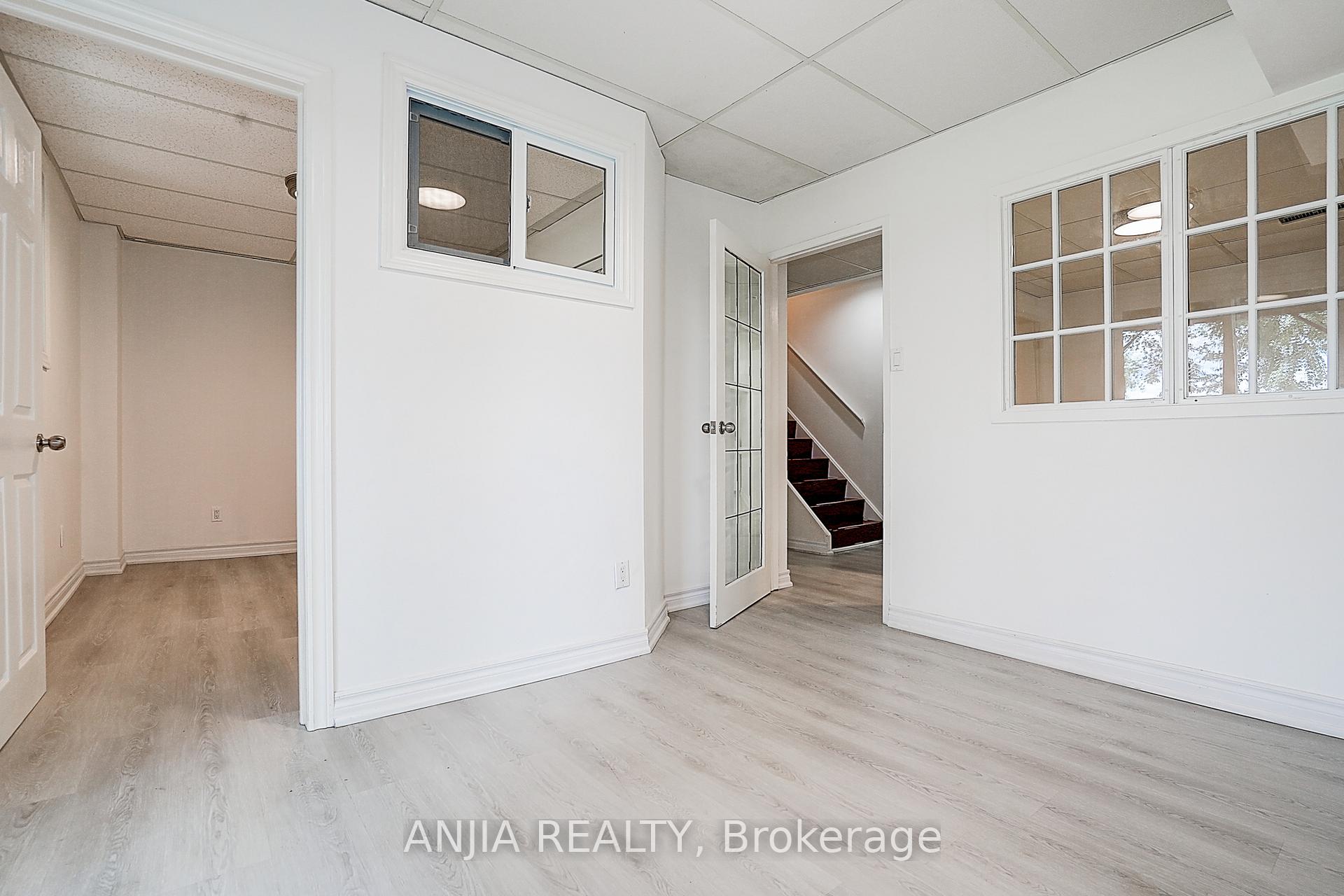 Photo 4 of 40 Foxglove Court, Markham, Unionville — HOMEH