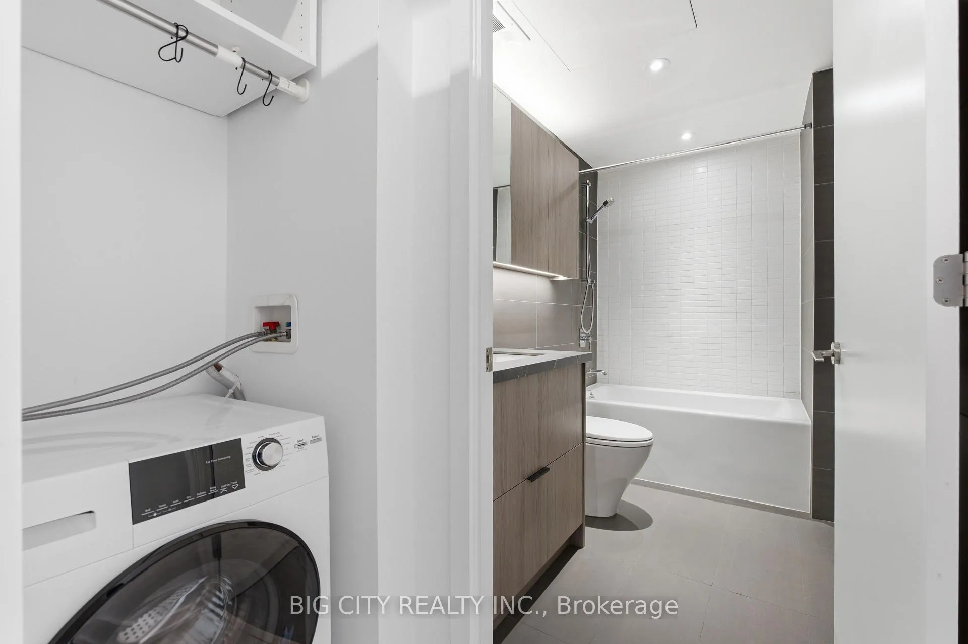 Photo 12 of Unit 545, 47 Lower River Street, Toronto, Moss Park — HOMEH