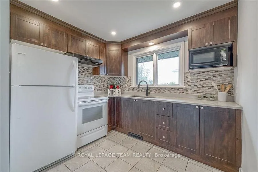 Photo 9 of 41 Fieldrow Street, Ottawa, Meadowlands/Crestview — HOMEH