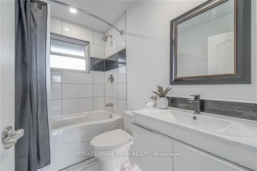 Photo 11 of 41 Fieldrow Street, Ottawa, Meadowlands/Crestview — HOMEH
