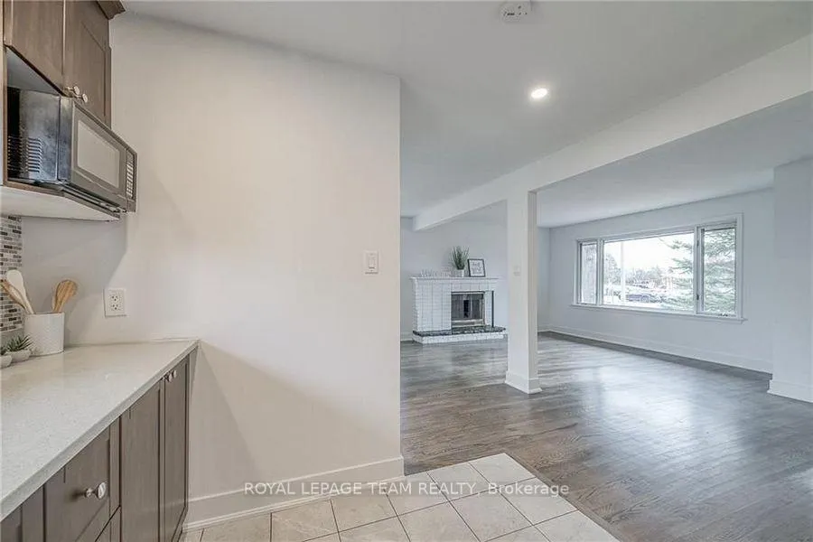Photo 12 of 41 Fieldrow Street, Ottawa, Meadowlands/Crestview — HOMEH