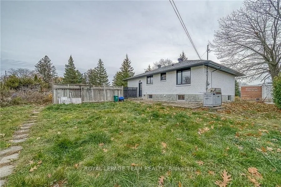 Photo 24 of 41 Fieldrow Street, Ottawa, Meadowlands/Crestview — HOMEH