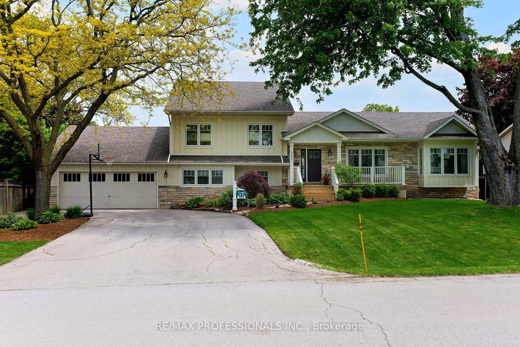 Front of 321 Wendy Lane