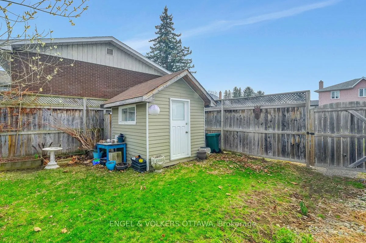 Photo 4 of 989 Bakervale Drive, Ottawa, Carlington — HOMEH