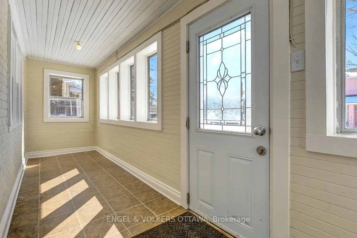 Photo 6 of 989 Bakervale Drive, Ottawa, Carlington — HOMEH