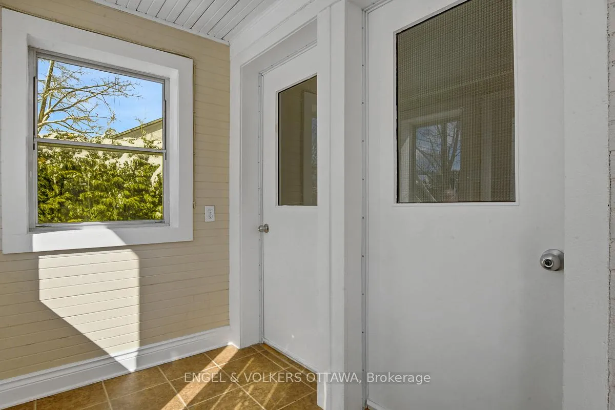 Photo 7 of 989 Bakervale Drive, Ottawa, Carlington — HOMEH