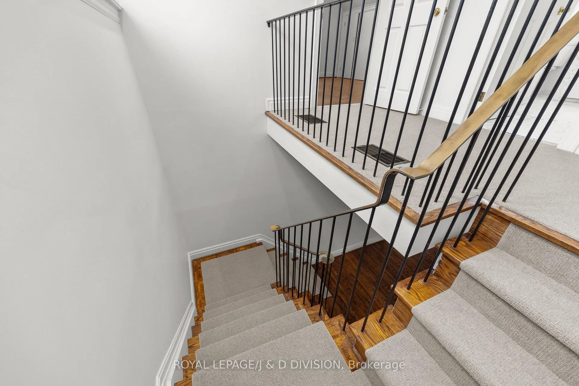 Photo 24 of 62 Alvin Avenue, Toronto, Rosedale-Moore Park — HOMEH