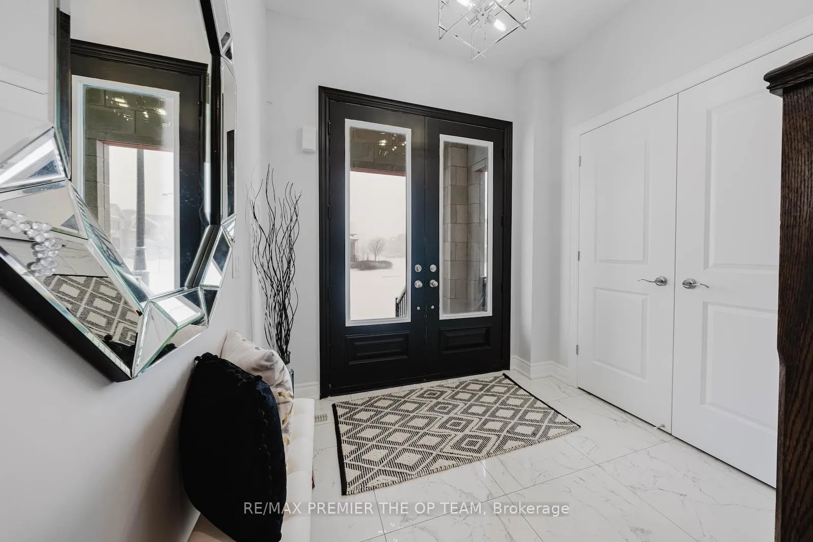 Photo 3 of 145 Timber Creek Boulevard, Vaughan, Kleinburg — HOMEH