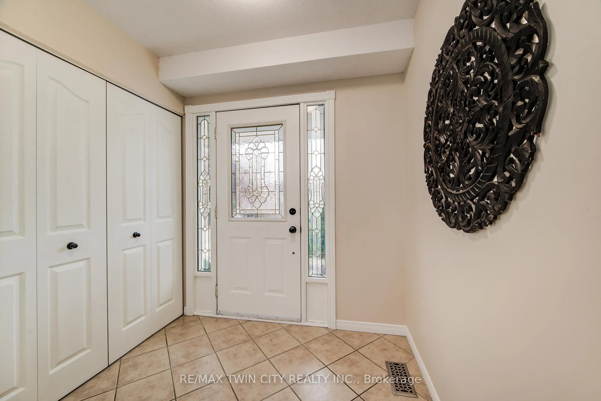 Photo 4 of 278 Huck Crescent, Kitchener — HOMEH