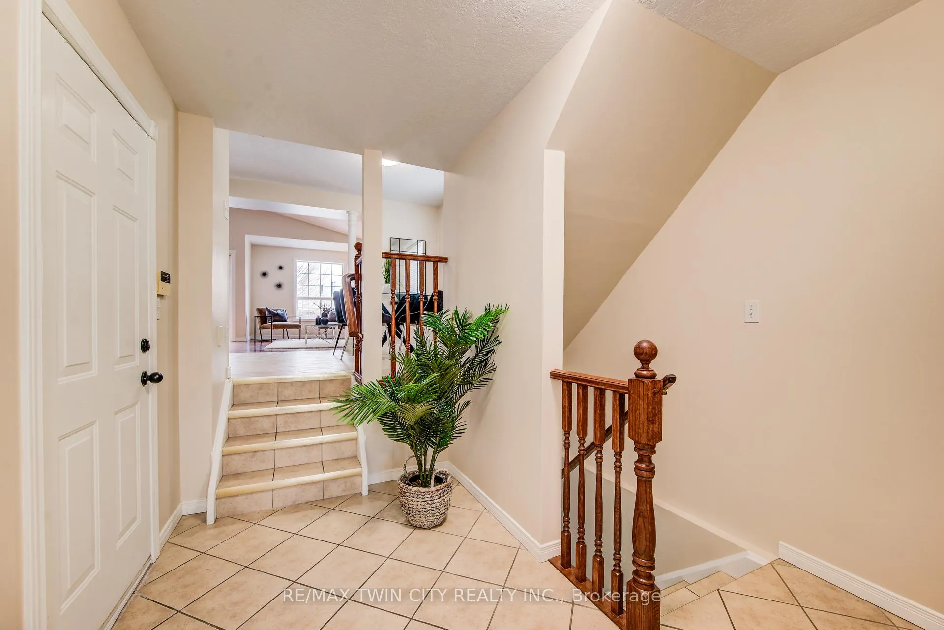 Photo 6 of 278 Huck Crescent, Kitchener — HOMEH