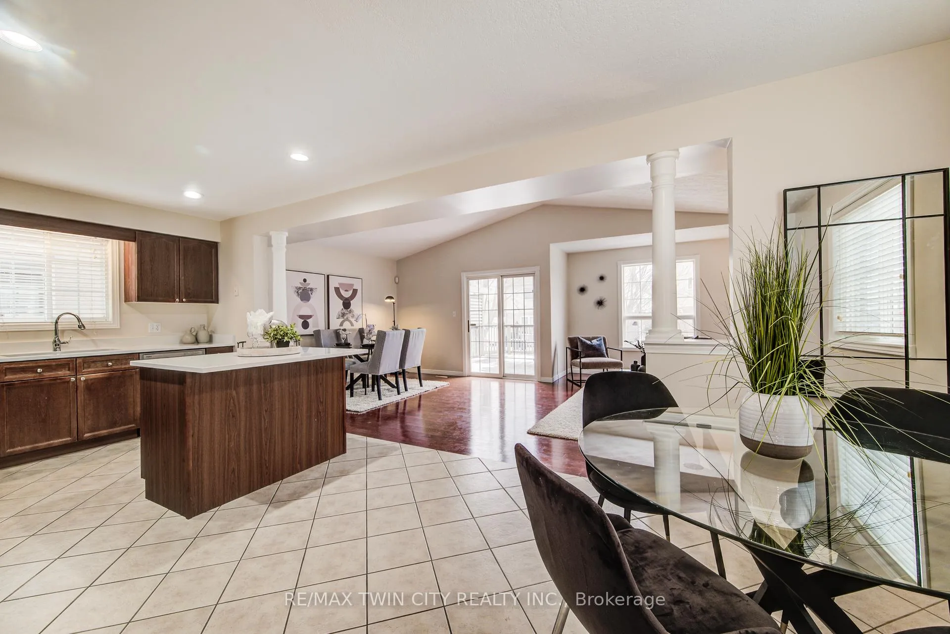 Photo 7 of 278 Huck Crescent, Kitchener — HOMEH