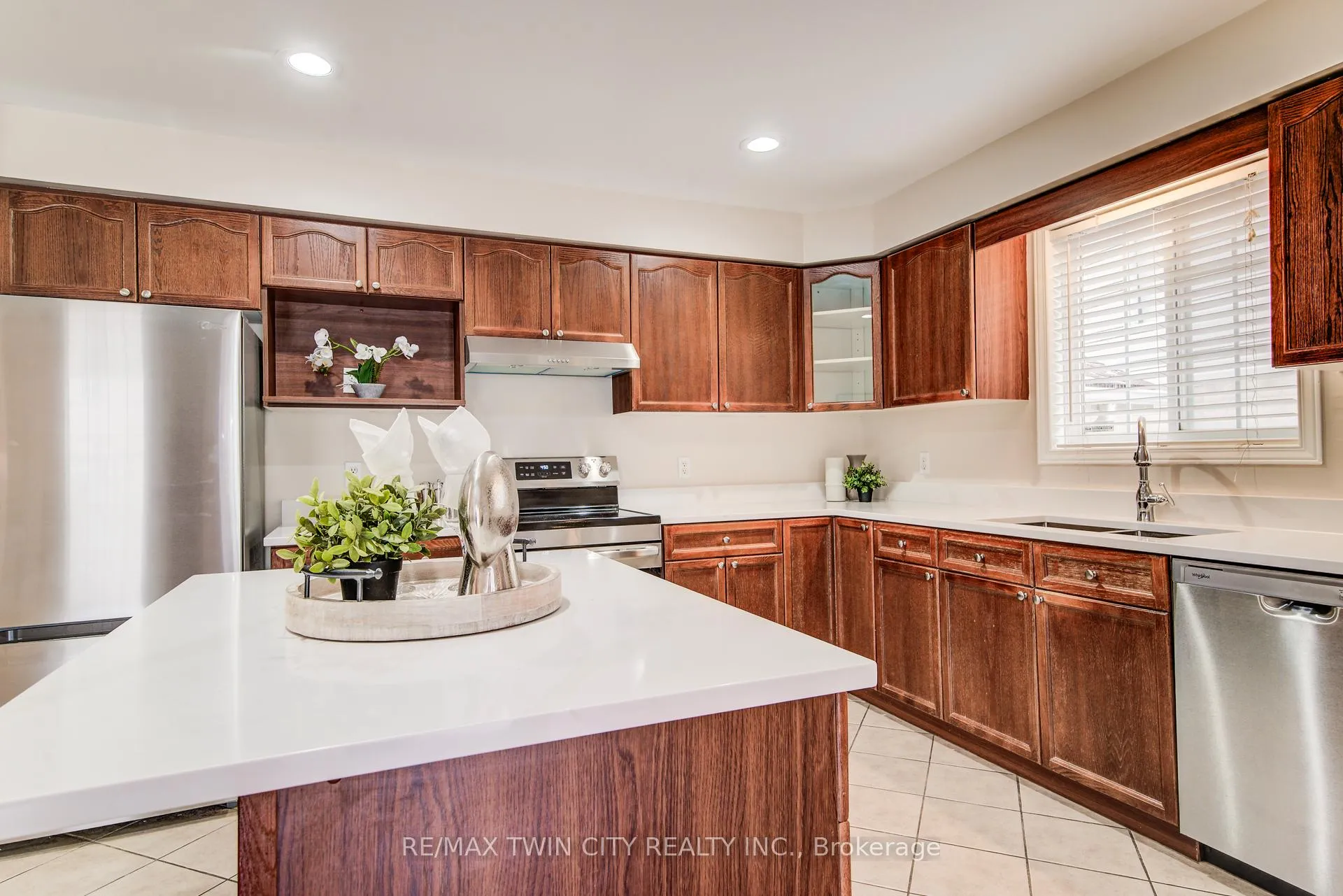 Photo 11 of 278 Huck Crescent, Kitchener — HOMEH