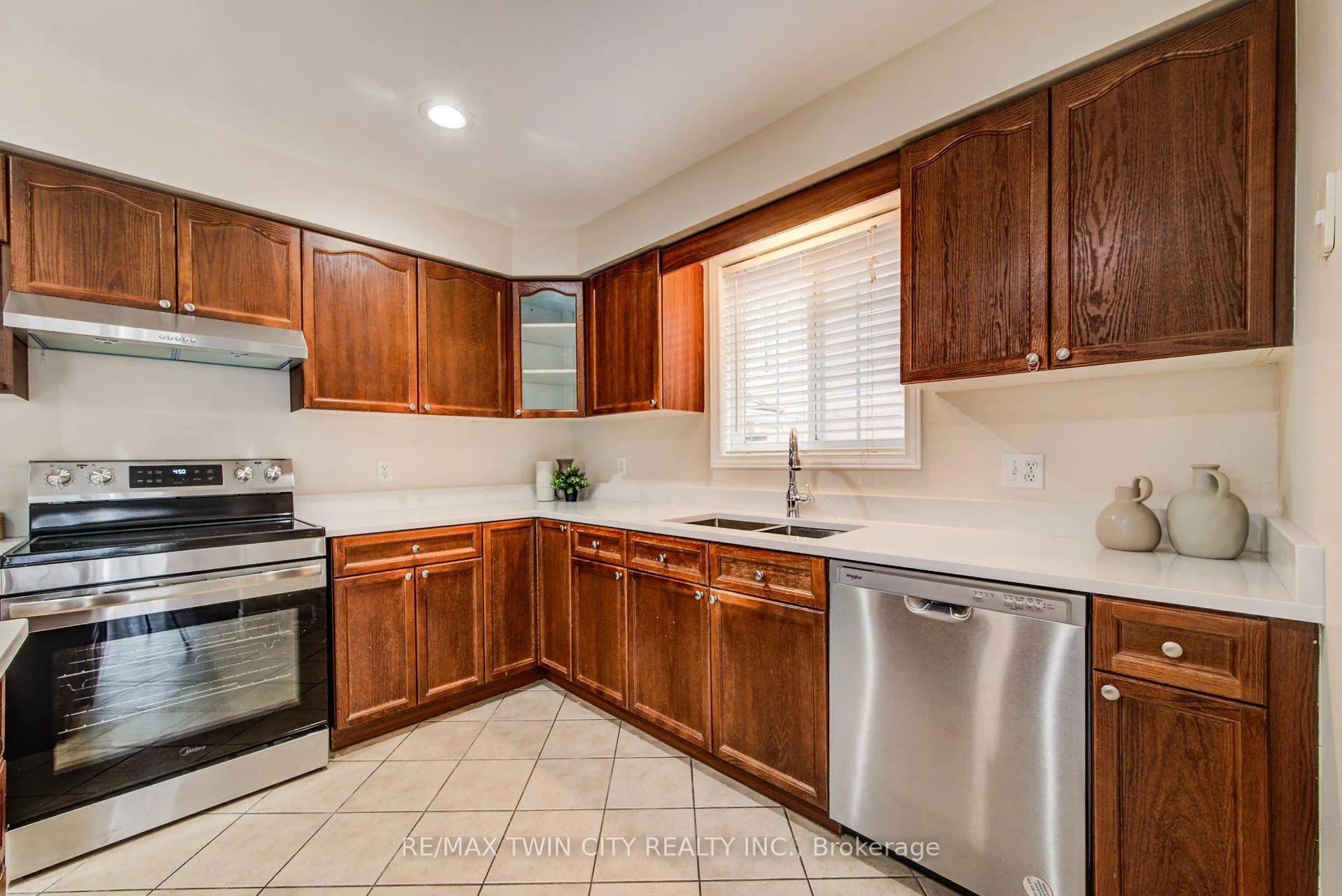 Photo 12 of 278 Huck Crescent, Kitchener — HOMEH
