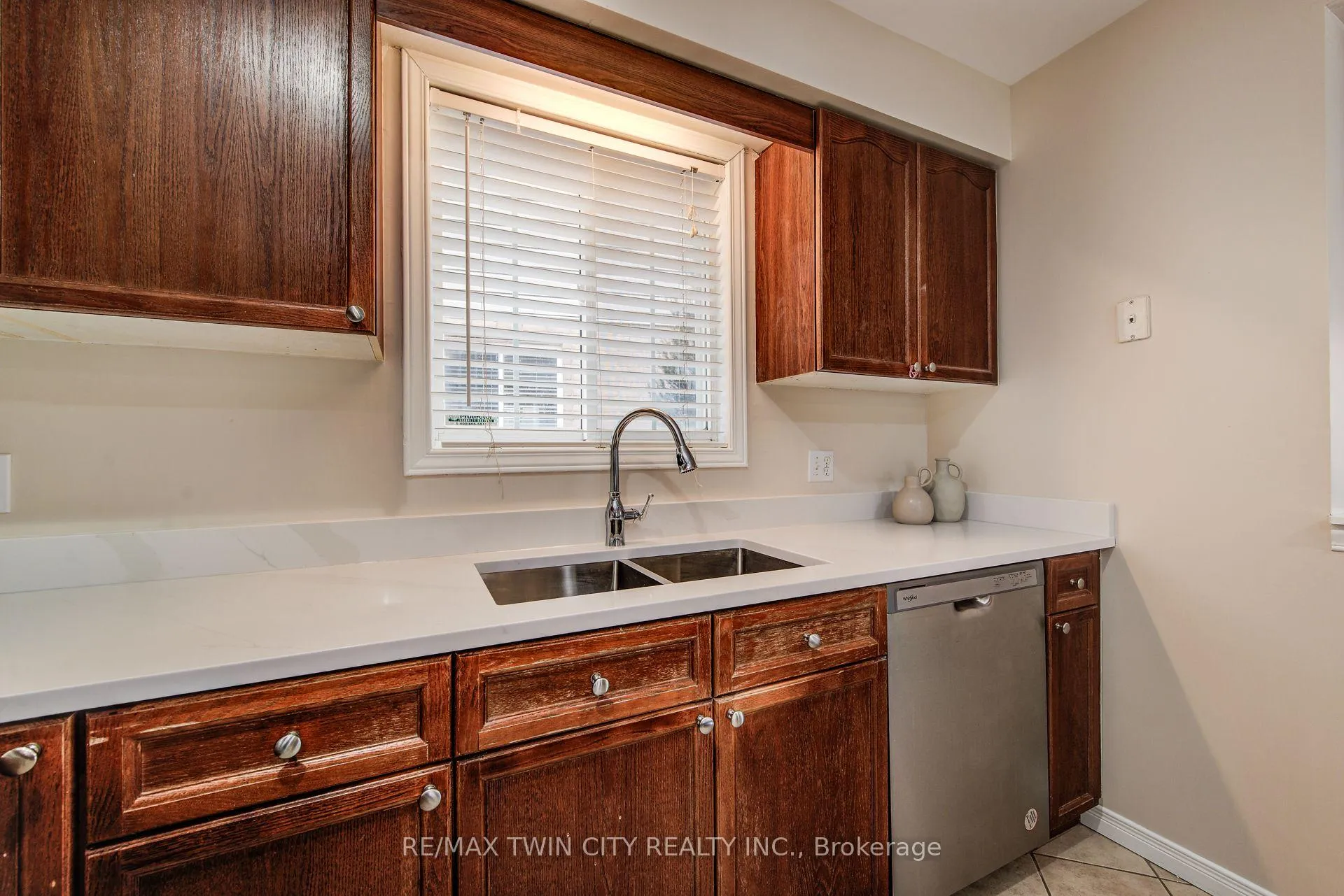 Photo 13 of 278 Huck Crescent, Kitchener — HOMEH