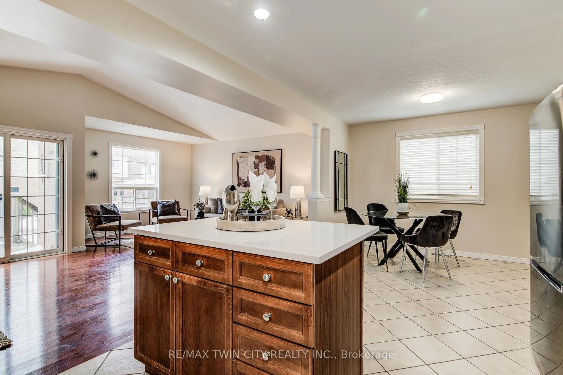 Photo 14 of 278 Huck Crescent, Kitchener — HOMEH