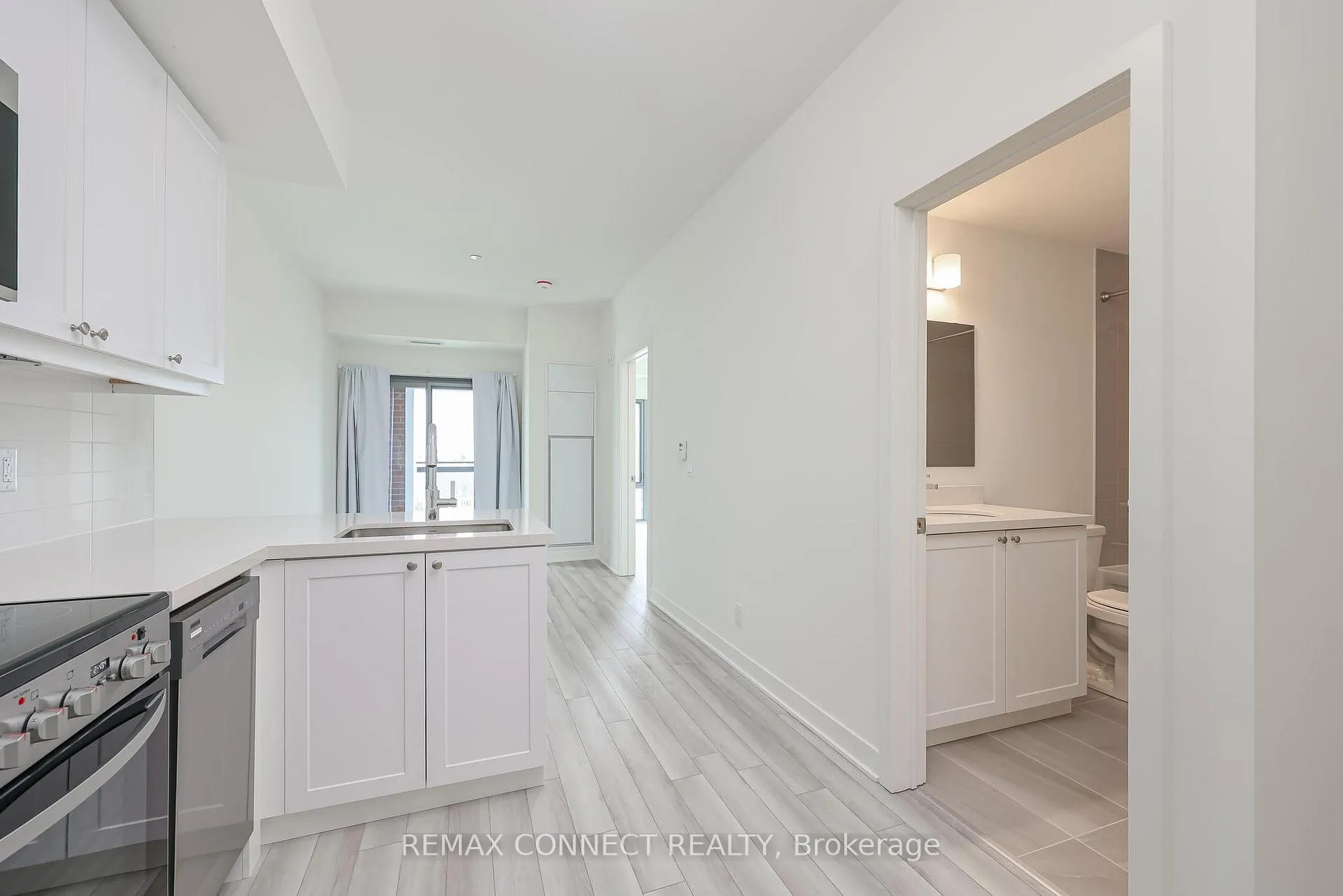 Photo 9 of Unit 605, 51 Clarington Boulevard, Clarington, Bowmanville — HOMEH