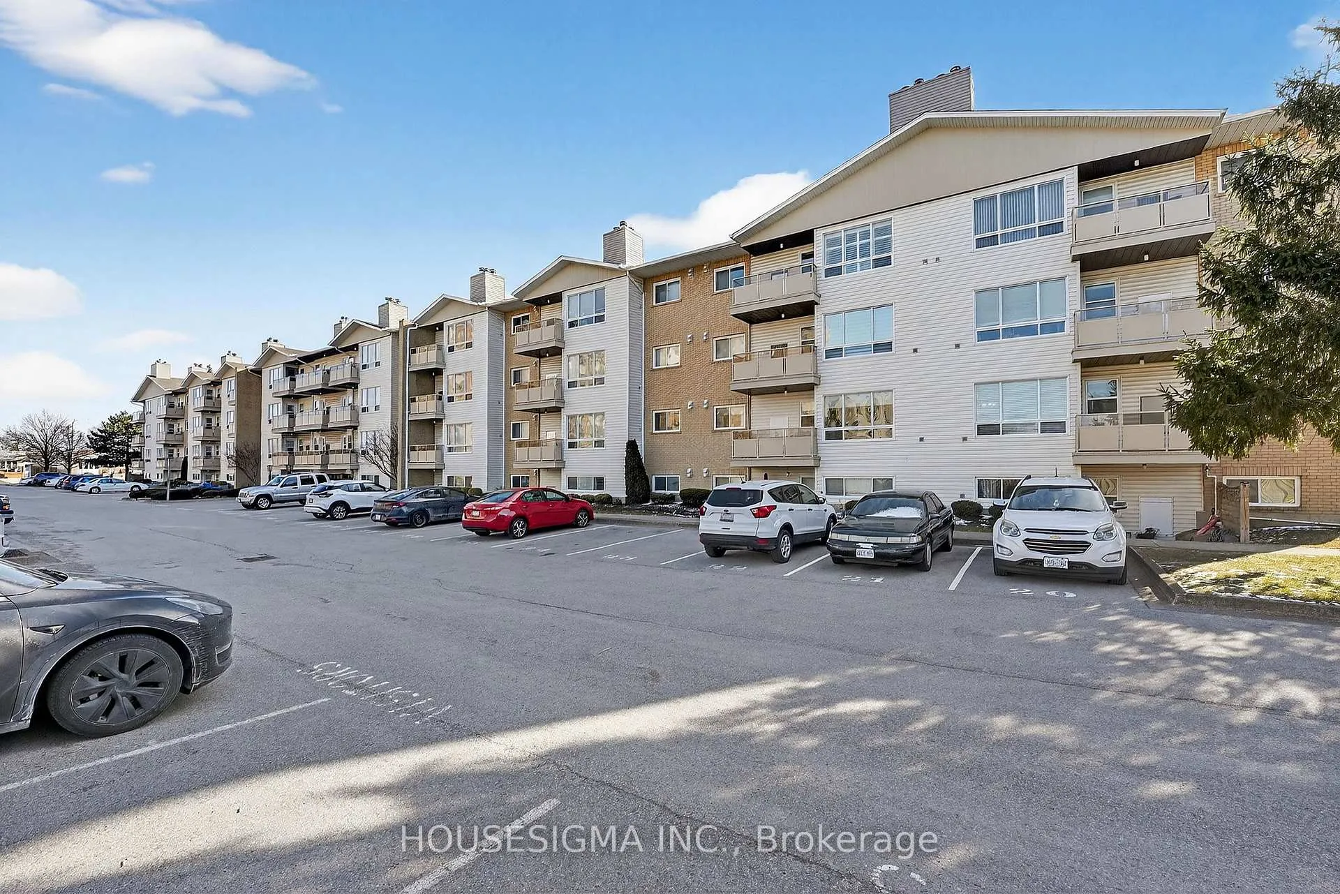 Photo 3 of Unit 416, 78 Roehampton Avenue, St. Catharines, Carlton/Bunting — HOMEH