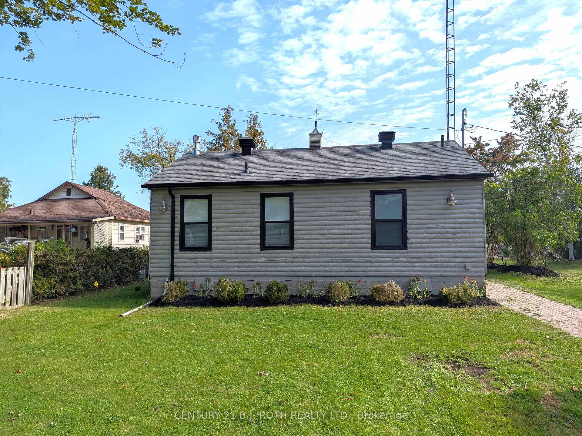 Photo 10 of 1753 Cross Street, Innisfil, Alcona — HOMEH
