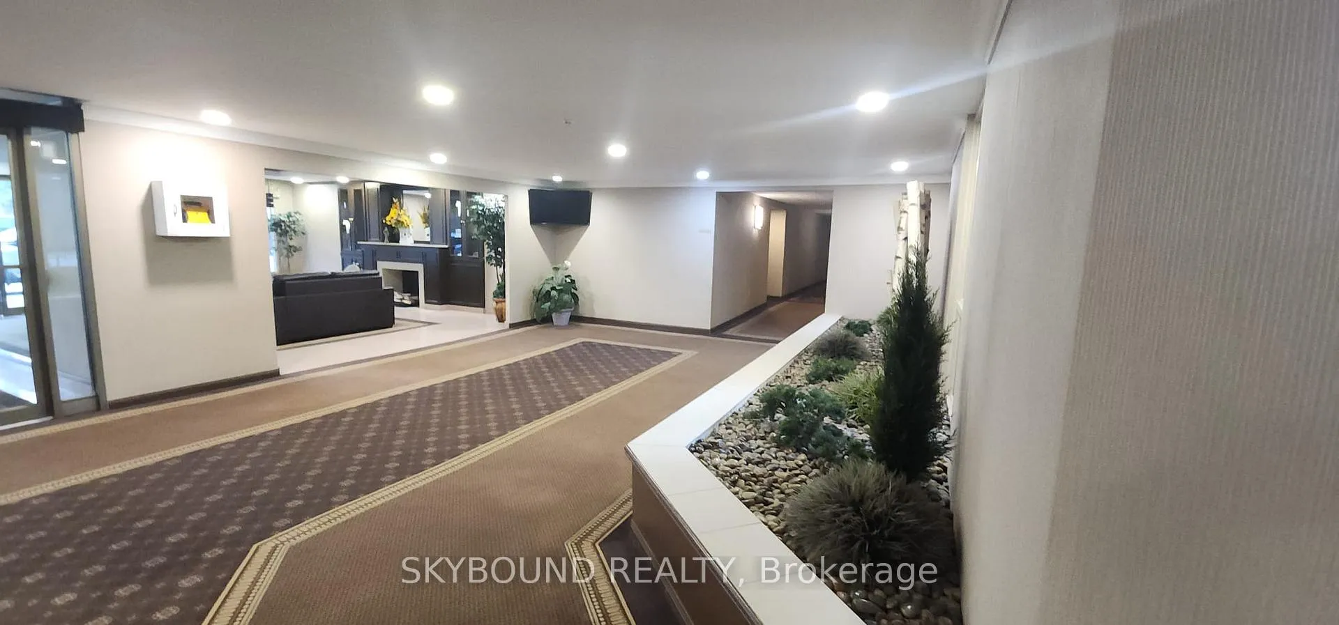 Photo 3 of Unit 423, 8351 McLaughlin Road, Brampton, Brampton South — HOMEH