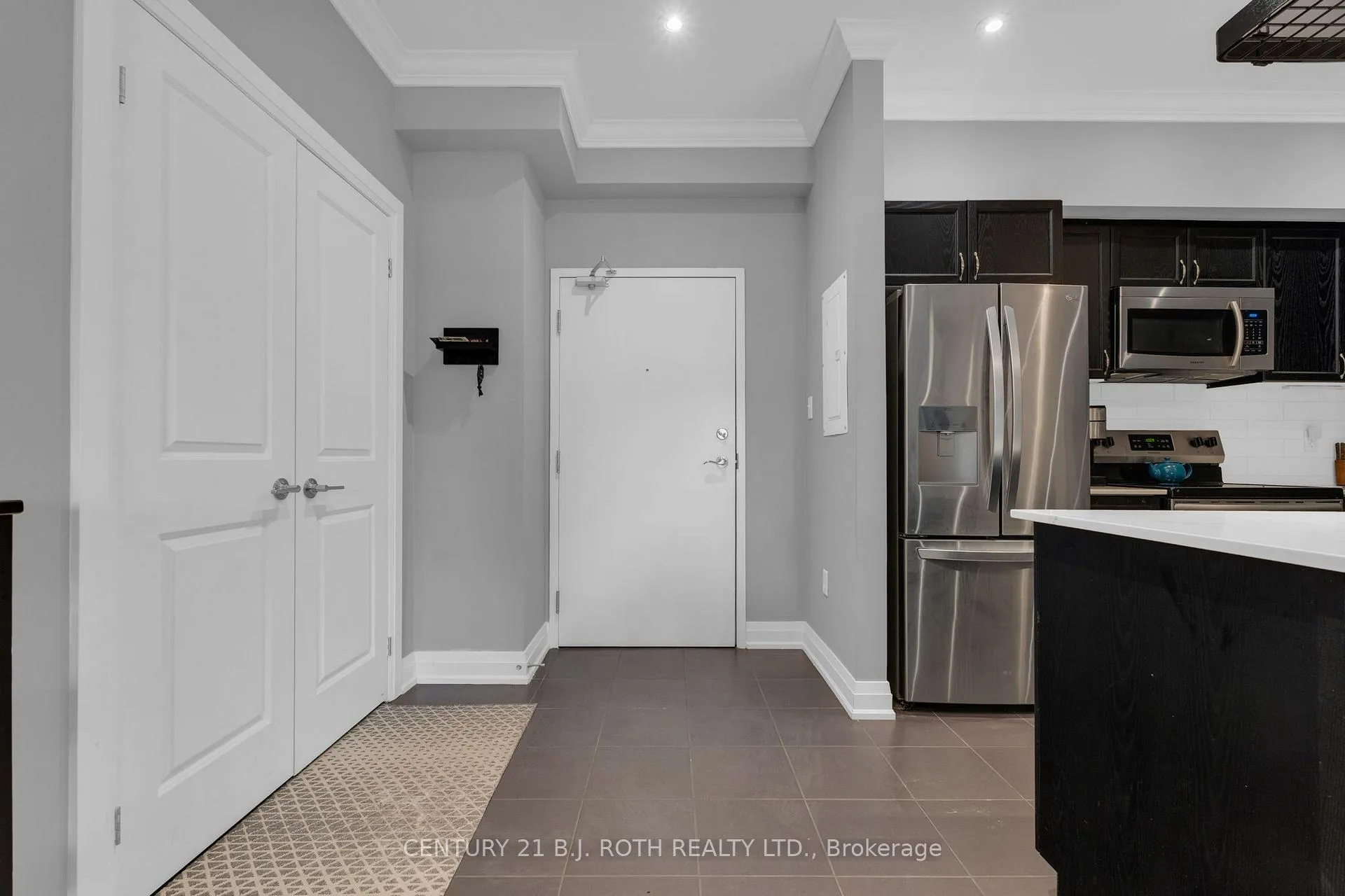 Photo 5 of Unit 103, 304 Essa Road, Barrie, 400 West — HOMEH