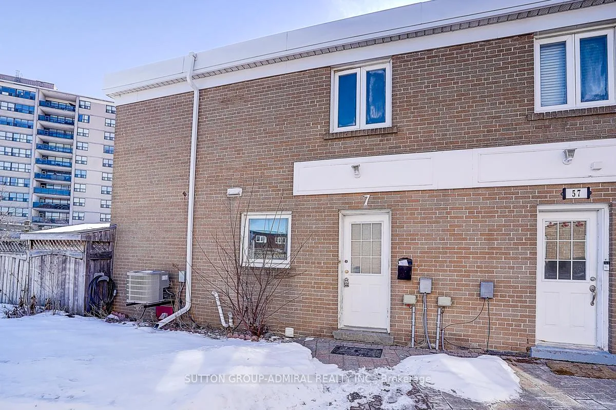 Photo 2 of 7 Town House Crescent, Brampton, Brampton East — HOMEH