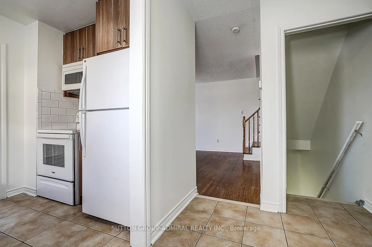 Photo 5 of 7 Town House Crescent, Brampton, Brampton East — HOMEH