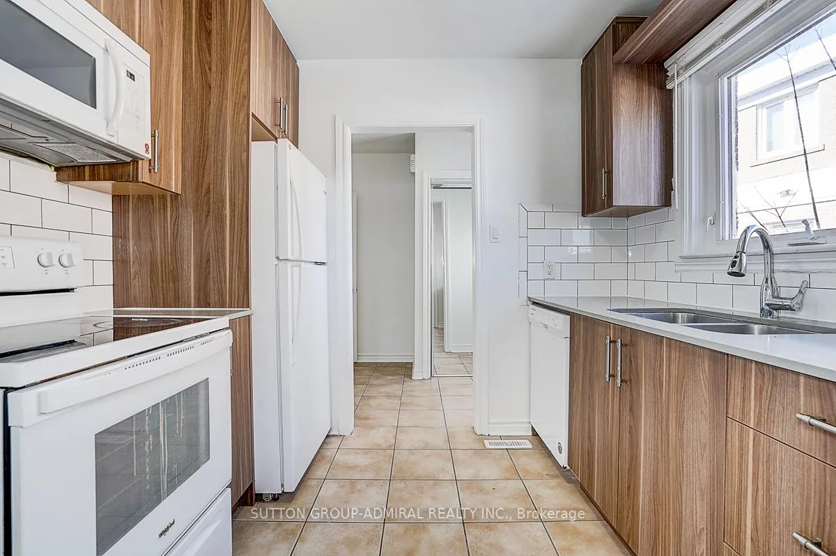 Photo 9 of 7 Town House Crescent, Brampton, Brampton East — HOMEH