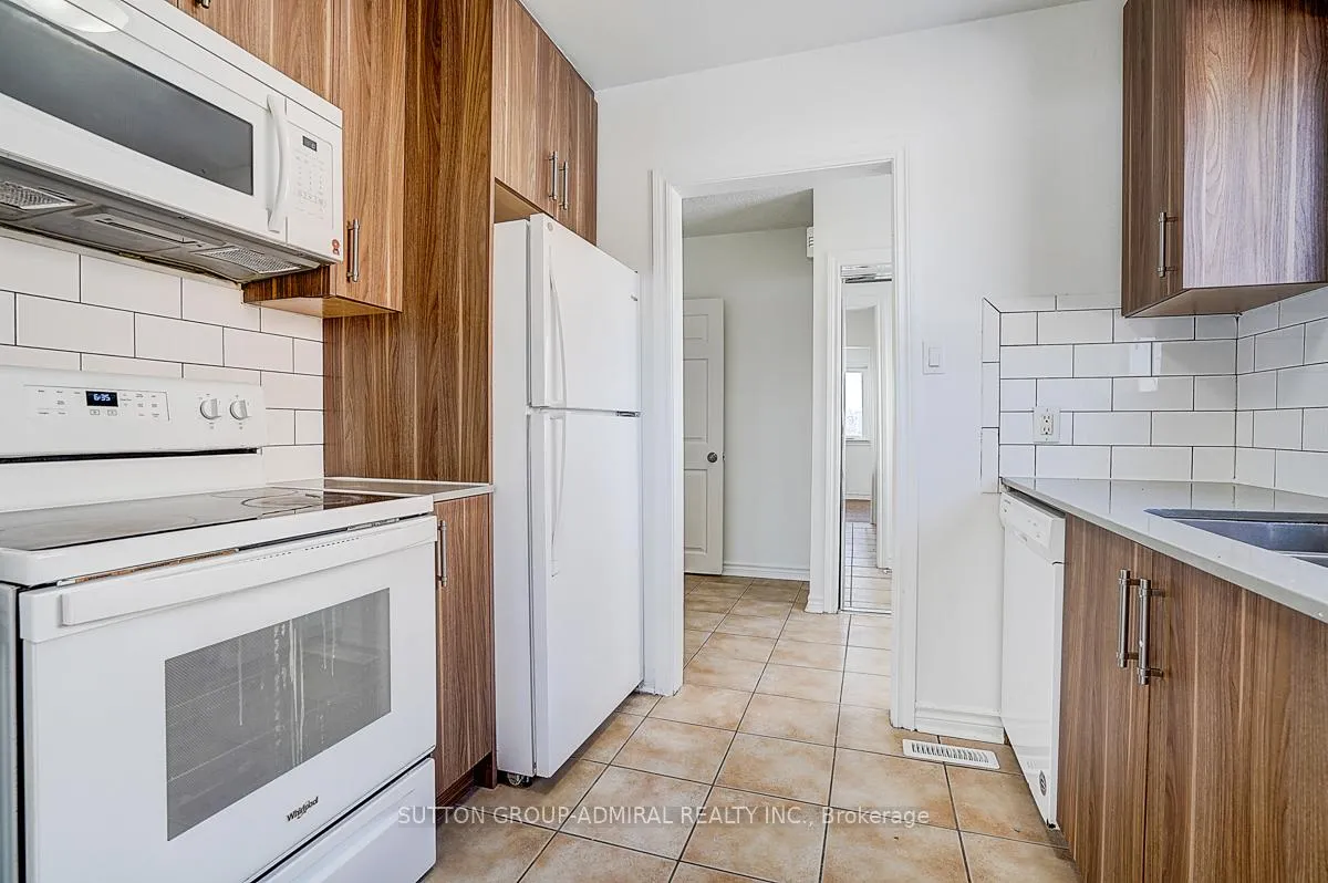 Photo 11 of 7 Town House Crescent, Brampton, Brampton East — HOMEH